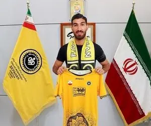 (عکس) تصویری خندان از شهریار مغانلو با پیراهن سپاهان