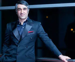 پژمان جمشیدی با ماشین لاکچری اش به کمپ تیم ملی رفت + ویدئو