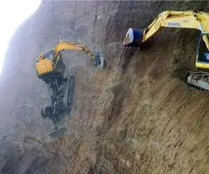 ابزارآلات غول پیکر؛ بیل مکانیکی خودکشی کرد