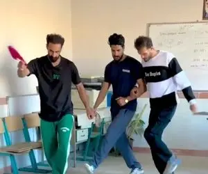 آواز محلی؛ پایکوبی دو دستماله لری تو کلاس زبان که معلمم طاقت نیاورد آی اومد وسطا