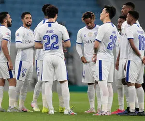 برگزاری نماز جماعت وسط زمین فوتبال