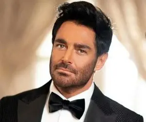 آواز معروفا؛ رضا گلزار برای آیسان با چشم های پر از بغض چه آوازی خوند غم انگیز