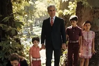 سفر به ایام قدیم؛ فرح دیبا ستیهنده و شاه مخلوع بین 4 سگ هرکول