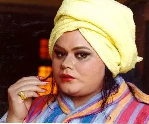 آواز زیرخاکی؛ پایکوبی باحال اکبر عبدی وقتی جوون و تپلی بود؛ چه ادایی هم حرکت میاد