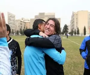 مدافع باتجربه استقلال در تمرینات آبی ها