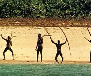 سفر پرمخاطره؛ گروهی که راه را گم کردند و وسط قبیله آدمخوارها سر در آوردن 