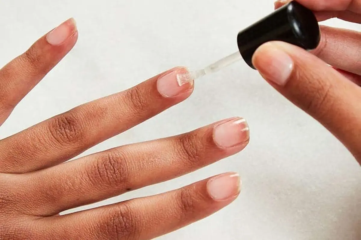 apply-nail-polish7