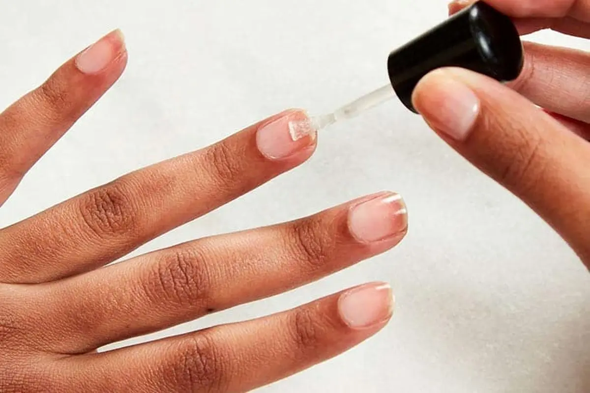 apply-nail-polish7