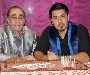 آواز احساسی؛ احسان خواجه امیری برای اینکه پدرش رو خوشحال کنه من یه پرندم  رو خوند