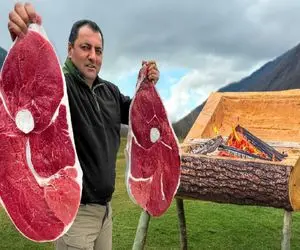 غذای باحال؛ مثل تام و جری گوشت و استیکی برش زد رو منقل چوبی پخت آبدار و برشته