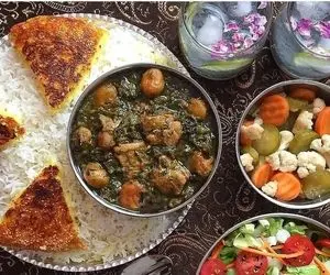 طرز تهیه یه"خورشت آلو اسفناج "شاخ؛ خورشت به این خوشمزگی لایک نداره؟