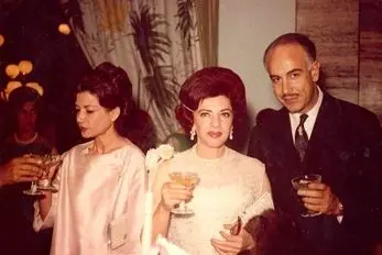 سفر به ایام قدیم 1357؛ حراج لباس شب های شمس خواهر شاه در کرج