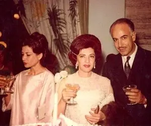 سفر به ایام قدیم 1357؛ حراج لباس شب های شمس خواهر شاه در کرج