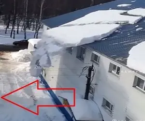 معماری طبیعت؛ برف رو بوم ریخت پیرزن بیچاره زیرش دفن شد