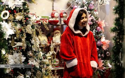 (عکس) جشن کریسمس گران و رنگارنگ تهرانی ها در خیابان
