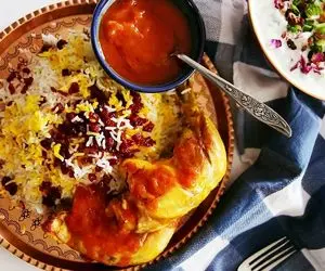 آشپزی حرفه ای؛ ترفند های خوشمزه تر شدن زرشک پلو با مرغ؛ نکته طلایی گرفتن بوی زهم مرغ