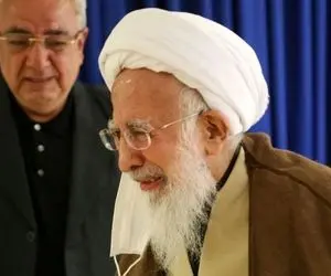 (ویدیو) اشک‌های آیت‌الله جوادی آملی در وداع با همسر