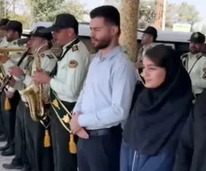 آواز ملی؛ پلیس برا هفته نیرو انتظامی رفت مدرسه دخترونه بچها به گروه سرود میگن شاد بزن
