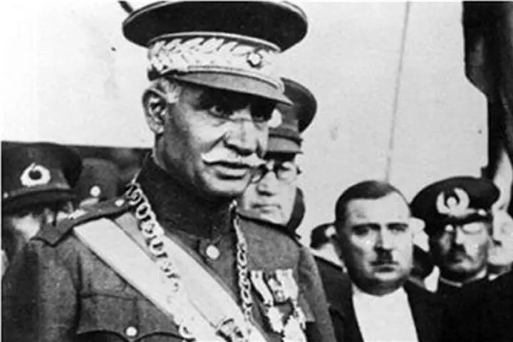 سفر به ایام قدیم؛ سوگند پرطمطراق رضا خان برای تکیه بر تخت مرمر