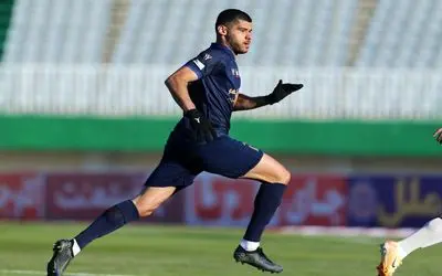 مدافع گل گهر به پرسپولیس نرسید لژیونر شد