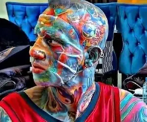 حرکت های عجیب و رقصیدن امیر تتلو با دختر بچه 2 ساله!