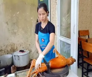 کباب سگ؛ سگ نازنازی مفلوک رو از قفا گردن میزنن کله پاچه شو جدا و گوشتشو جدا میخورن