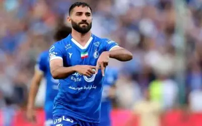 مهاجم استقلال در یک قدمی تراکتور