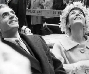 سفر به ایام قدیم سال 1342؛ قهقهه و ذوق بی دلیل فرح و محمدرضا پهلوی رو به آسمون