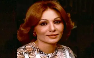 سفر به ایام قدیم سال 1333؛ دوچرخه‌سواری فرح در کوچه پس کوچه‌های تهران