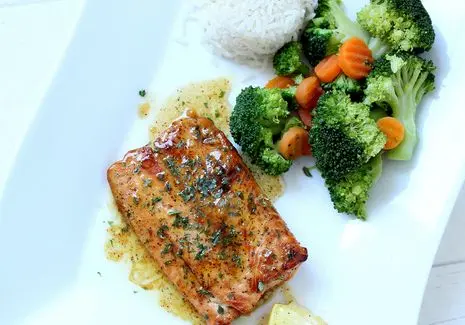 آموزش آشپزی؛ ماهی قزا آلا با سس سیر و عسل