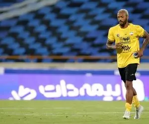 ستاره سپاهان به بازی با استقلال رسید