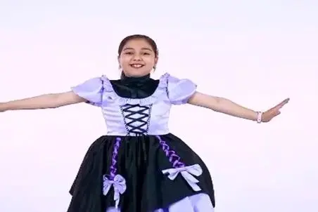 آواز معروفا؛ رقص اصیل ترکی خواهر برادر بلاگر اینستا که خیلی شیک و عالی انجامش دادن