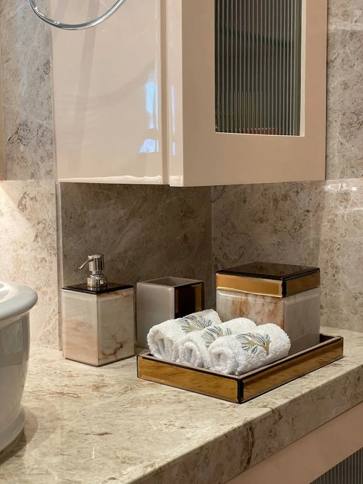 نظم دهنده حمام و سرویس بهداشتی