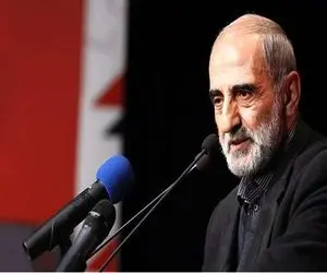 مواضع متناقض حسین شریعتمداری / پنجشنبه توهین به پزشکیان یکشنبه حمایت از او!