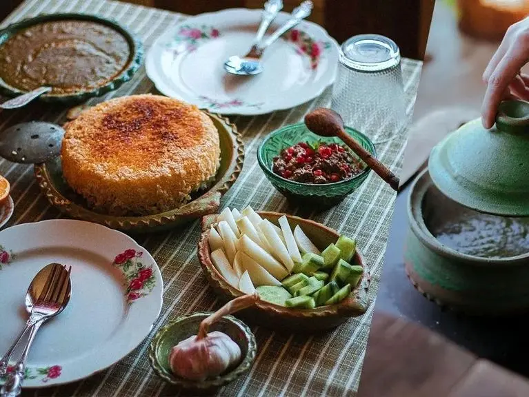 آشپزی روستایی؛ پخت ترش تره با سبزیجات محلی