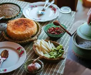 آشپزی روستایی؛ پخت ترش تره با سبزیجات محلی