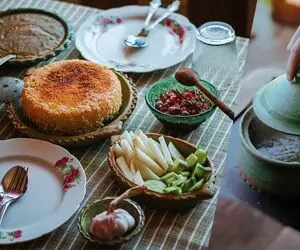 آشپزی روستایی؛ پخت ترش تره با سبزیجات محلی