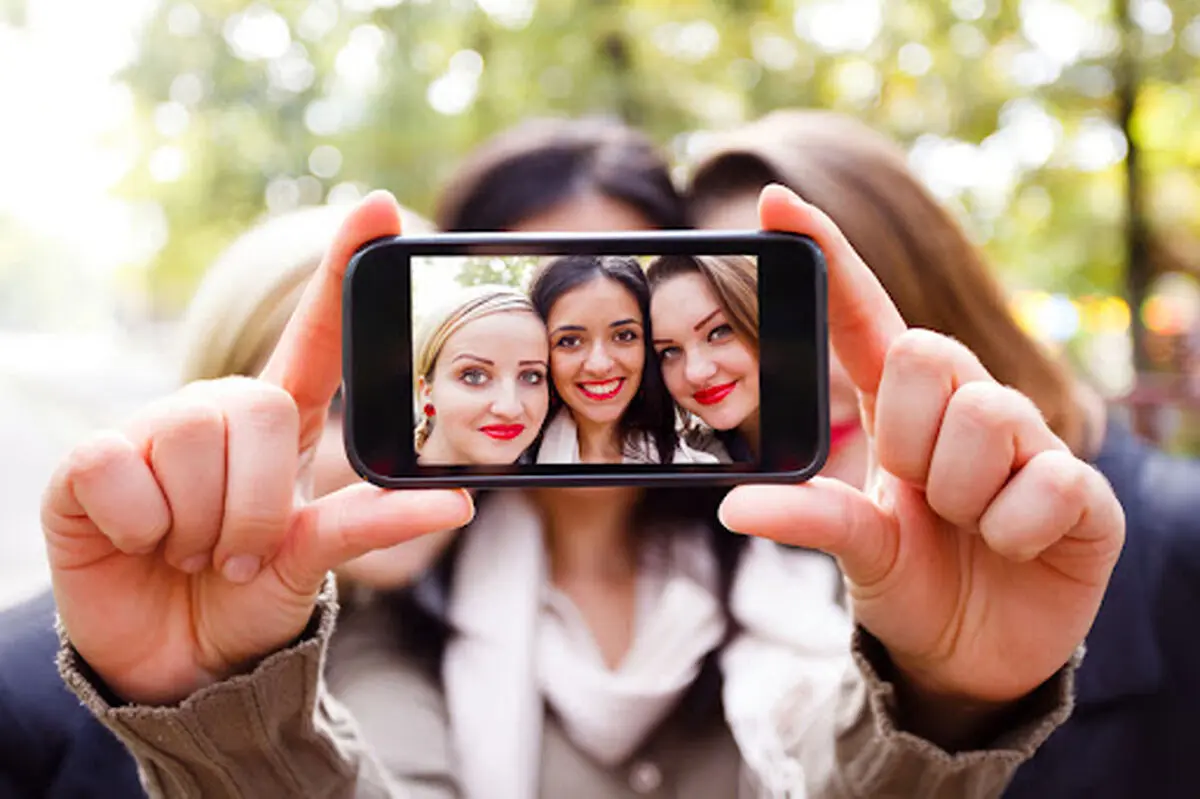 How-to-Take-a-Selfie-with-Your-Rear-Camera-on-Android