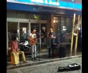 آواز خیابانی؛ ببینید این اکیپ چه دلنواز آهنگ دیوانه دوست داشتنی رو میخونن