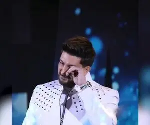 آواز جگرسوز؛ فرزاد فرزین وسط خوندن تو کنسرتش به یاد رفیق مرحومش عین ابر بهار گریه کرد