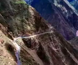 معماری خلاقانه؛ چین فقط رو سر ما راه نساخته جاده زد بز کوهی با پای خودش نمیتونه بره