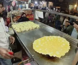 غذای خیابانی؛ با تخم مرغ و همبرگر دست ساز گوشه پیاده رو برگر میزن در حد مک دونالد