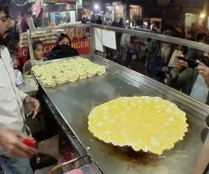 غذای خیابانی؛ با تخم مرغ و همبرگر دست ساز گوشه پیاده رو برگر میزن در حد مک دونالد