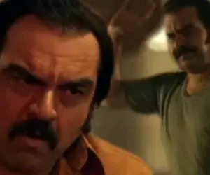 آواز برزنی؛ رقص لو رفته شهرام قائدی با مینی ژوب وسط یه جمعیت مور و ملخی چه دستی میزنن