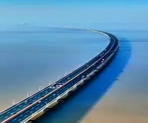 معماری خلاقانه؛ چشم بادومی ها جاده دریایی ساختن 600 متر موجا از بالا ماشینا رد میشن