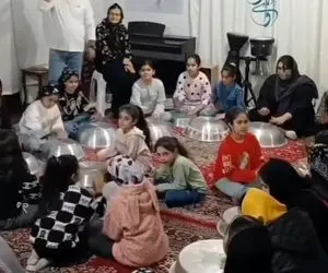 آواز محلی؛ شاید اولش فکر کنی مسخره بازیه ولی میبینی این فک فامیل دارن لگن نوازی میکن