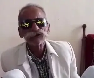 آواز احساسی؛ پیرمرد تیپ مایکل جکسونی زده چه با سوز میخونه فقط کت شلوار و عینکش دیدنیه
