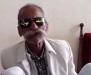 آواز احساسی؛ پیرمرد تیپ مایکل جکسونی زده چه با سوز میخونه فقط کت شلوار و عینکش دیدنیه