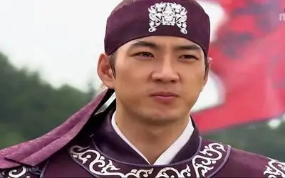 نگاهی به چیدمان خارجی و اعیانی منزل جومونگ و همسر وکیلش؛ بازی کردن عجیب بچه هاش