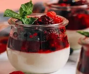 دسر یلدایی؛ ببینید در عرض چند ثانیه بدون قالب چه ژله دلربایی برای یلدا درست میکنه